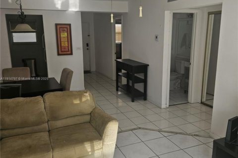 Copropriété à louer à Sunny Isles Beach, Floride: 2 chambres, 81.01 m2 № 1970156 - photo 7