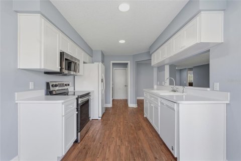 Condo in New Port Richey, Florida, 2 bedrooms  № 2221567 - photo 15
