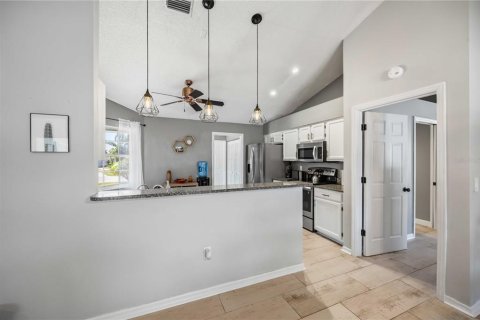 House in Sarasota, Florida 3 bedrooms, 169.83 sq.m. № 2215556 - photo 13