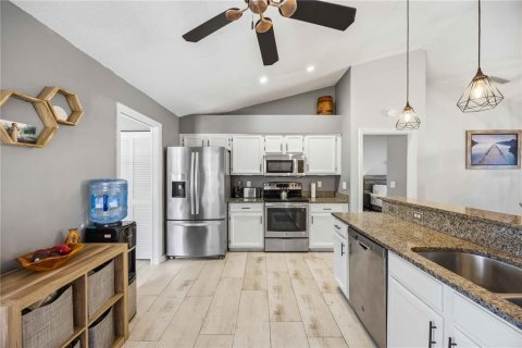 House in Sarasota, Florida 3 bedrooms, 169.83 sq.m. № 2215556 - photo 14