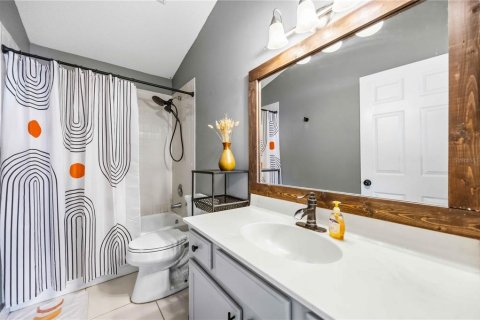 House in Sarasota, Florida 3 bedrooms, 169.83 sq.m. № 2215556 - photo 25