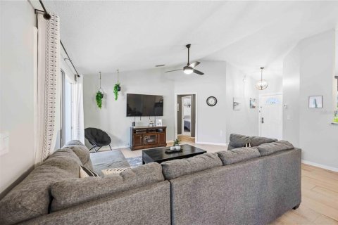 House in Sarasota, Florida 3 bedrooms, 169.83 sq.m. № 2215556 - photo 10