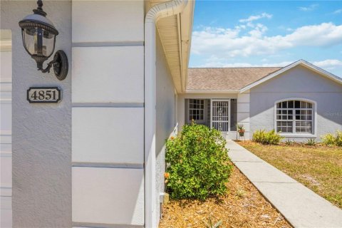 House in Sarasota, Florida 3 bedrooms, 169.83 sq.m. № 2215556 - photo 4