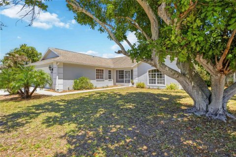 House in Sarasota, Florida 3 bedrooms, 169.83 sq.m. № 2215556 - photo 3