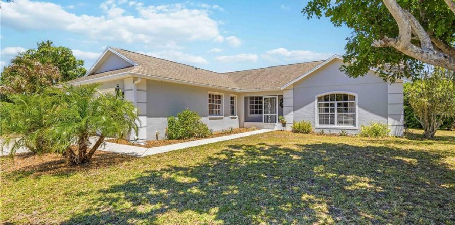 House in Sarasota, Florida 3 bedrooms, 169.83 sq.m. № 2215556
