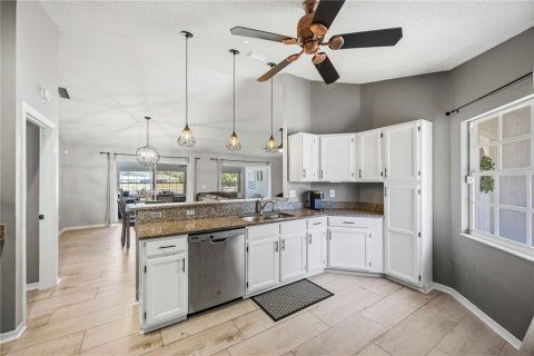 House in Sarasota, Florida 3 bedrooms, 169.83 sq.m. № 2215556 - photo 16