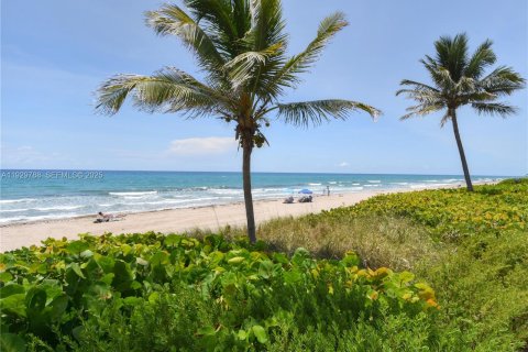 Copropriété à vendre à Highland Beach, Floride: 2 chambres, 99.96 m2 № 1988494 - photo 1