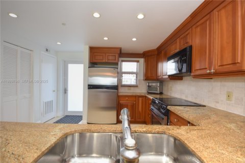 Copropriété à vendre à Highland Beach, Floride: 2 chambres, 99.96 m2 № 1988494 - photo 5