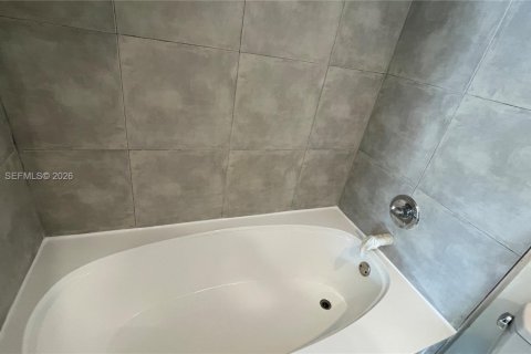 Copropriété à louer à Miami, Floride: 1 chambre, 72 m2 № 2046406 - photo 15