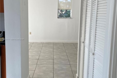 Copropriété à louer à Miami, Floride: 1 chambre, 72 m2 № 2046406 - photo 13