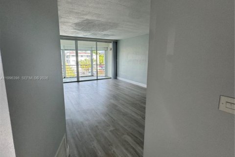 Купить кондоминиум в Майами, Флорида 1 спальня, 76.64м2, № 2058410 - фото 11