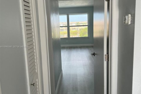 Купить кондоминиум в Майами, Флорида 1 спальня, 76.64м2, № 2058410 - фото 13