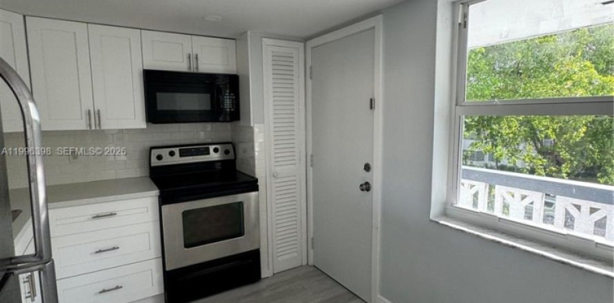 Кондоминиум с 1 спальней в Майами, Флорида № 2058410