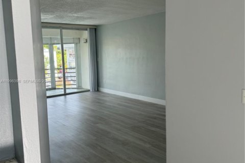 Купить кондоминиум в Майами, Флорида 1 спальня, 76.64м2, № 2058410 - фото 7