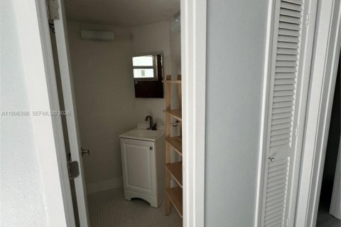 Купить кондоминиум в Майами, Флорида 1 спальня, 76.64м2, № 2058410 - фото 9