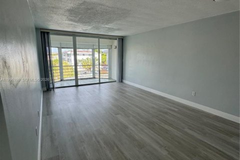 Купить кондоминиум в Майами, Флорида 1 спальня, 76.64м2, № 2058410 - фото 6