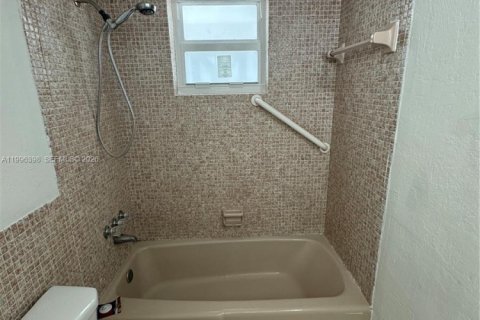 Купить кондоминиум в Майами, Флорида 1 спальня, 76.64м2, № 2058410 - фото 16