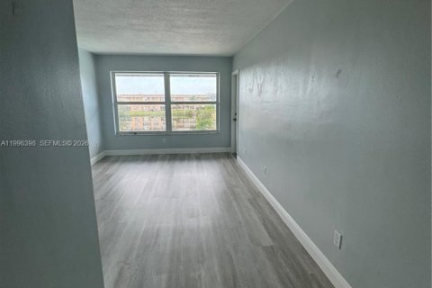 Купить кондоминиум в Майами, Флорида 1 спальня, 76.64м2, № 2058410 - фото 23