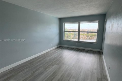 Купить кондоминиум в Майами, Флорида 1 спальня, 76.64м2, № 2058410 - фото 19