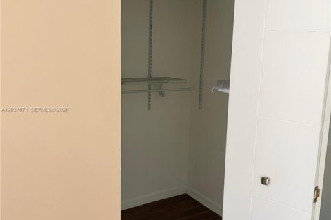Copropriété à louer à Miami, Floride: 2 chambres, 121.89 m2 № 2088414 - photo 10