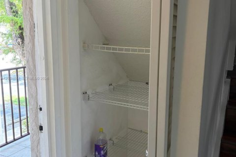Copropriété à louer à Miami, Floride: 2 chambres, 121.89 m2 № 2088414 - photo 8