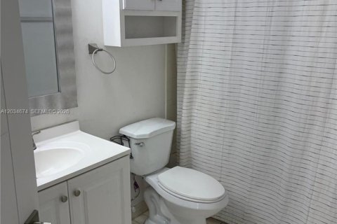 Copropriété à louer à Miami, Floride: 2 chambres, 121.89 m2 № 2088414 - photo 4