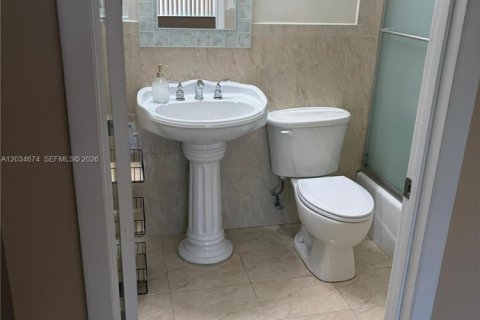 Copropriété à louer à Miami, Floride: 2 chambres, 121.89 m2 № 2088414 - photo 13
