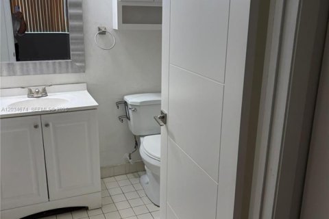 Copropriété à louer à Miami, Floride: 2 chambres, 121.89 m2 № 2088414 - photo 5