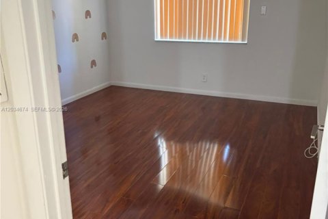 Copropriété à louer à Miami, Floride: 2 chambres, 121.89 m2 № 2088414 - photo 7