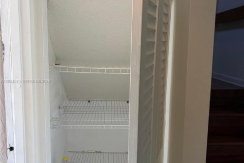 Copropriété à louer à Miami, Floride: 2 chambres, 121.89 m2 № 2088414 - photo 3