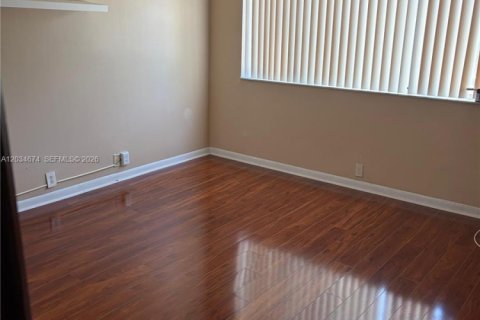 Copropriété à louer à Miami, Floride: 2 chambres, 121.89 m2 № 2088414 - photo 11