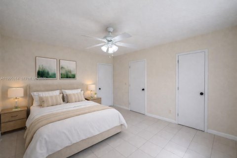 House in Miami, Florida 3 bedrooms, 134.89 sq.m. № 2064407 - photo 9