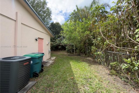 House in Miami, Florida 3 bedrooms, 134.89 sq.m. № 2064407 - photo 15