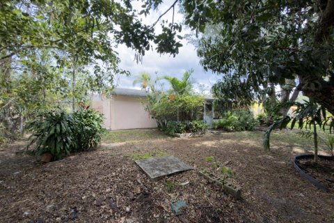 House in Miami, Florida 3 bedrooms, 134.89 sq.m. № 2064407 - photo 16