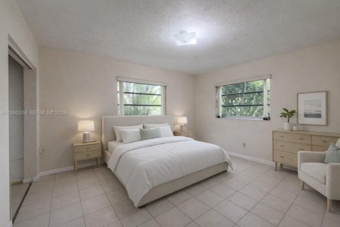 House in Miami, Florida 3 bedrooms, 134.89 sq.m. № 2064407 - photo 6