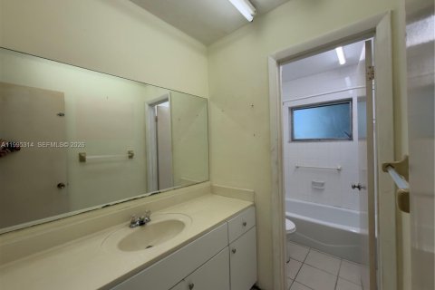 House in Miami, Florida 3 bedrooms, 134.89 sq.m. № 2064407 - photo 7