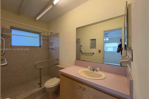 House in Miami, Florida 3 bedrooms, 134.89 sq.m. № 2064407 - photo 10