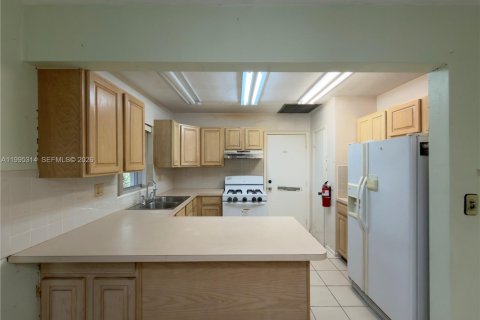 House in Miami, Florida 3 bedrooms, 134.89 sq.m. № 2064407 - photo 5