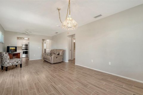 Condo in Sarasota, Florida, 2 bedrooms  № 1568274 - photo 6