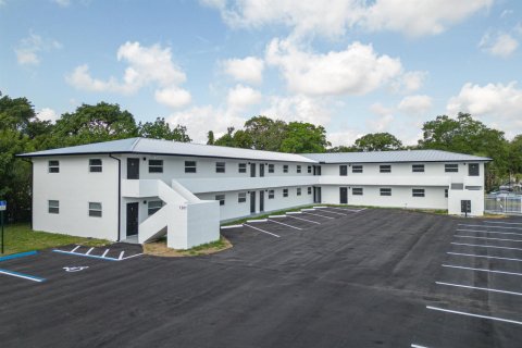 Apartment in St. Lucie, Florida 2 bedrooms, 1036.79 sq.m. № 2181610
