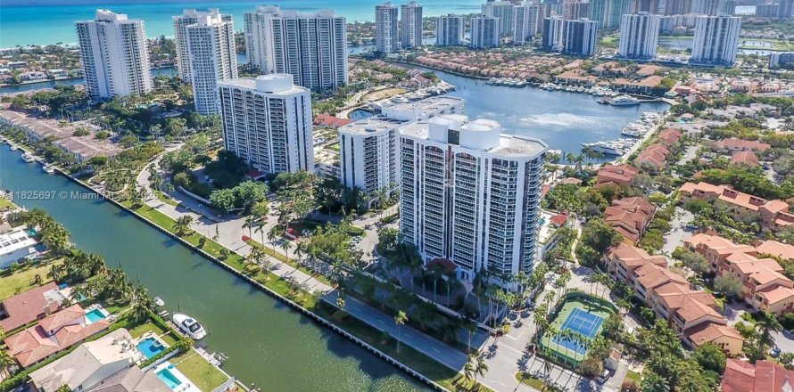 Condo in Aventura, Florida, 2 bedrooms  № 1794549