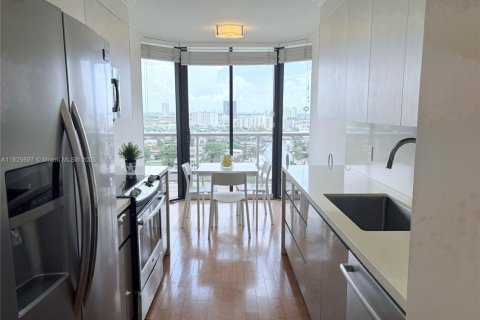 Condo in Aventura, Florida, 2 bedrooms  № 1794549 - photo 11