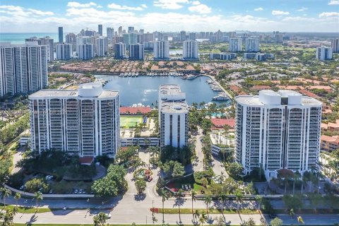 Condo in Aventura, Florida, 2 bedrooms  № 1794549 - photo 21