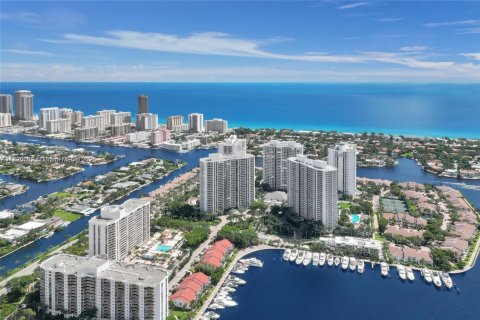 Condo in Aventura, Florida, 2 bedrooms  № 1794549 - photo 2
