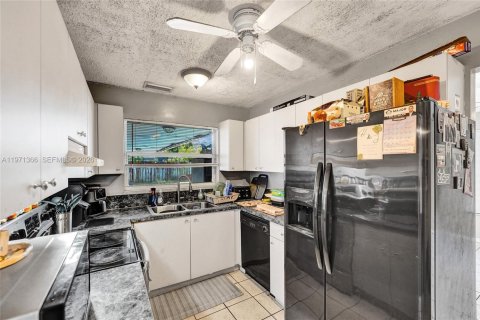 Villa ou maison à vendre à Hollywood, Floride: 3 chambres, 150.41 m2 № 2042197 - photo 20