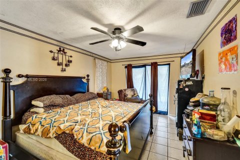 Villa ou maison à vendre à Hollywood, Floride: 3 chambres, 150.41 m2 № 2042197 - photo 17