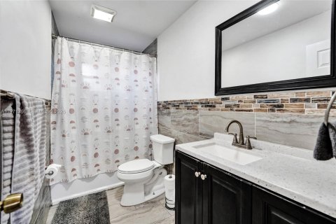 Villa ou maison à vendre à Hollywood, Floride: 3 chambres, 150.41 m2 № 2042197 - photo 11