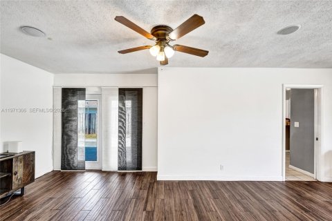 Villa ou maison à vendre à Hollywood, Floride: 3 chambres, 150.41 m2 № 2042197 - photo 9