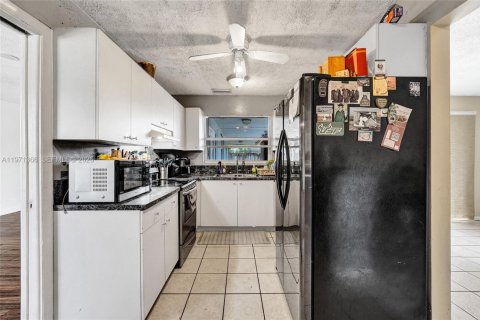 Villa ou maison à vendre à Hollywood, Floride: 3 chambres, 150.41 m2 № 2042197 - photo 23