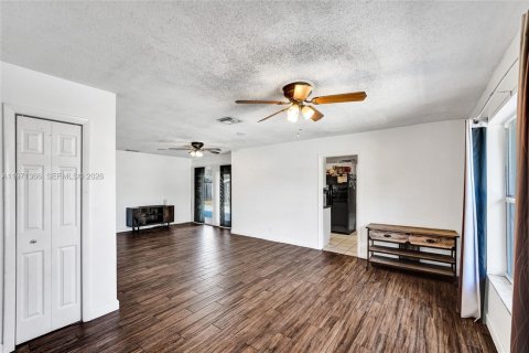 Villa ou maison à vendre à Hollywood, Floride: 3 chambres, 150.41 m2 № 2042197 - photo 4